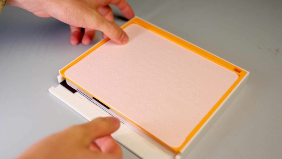 A 3d printed braille reading device.