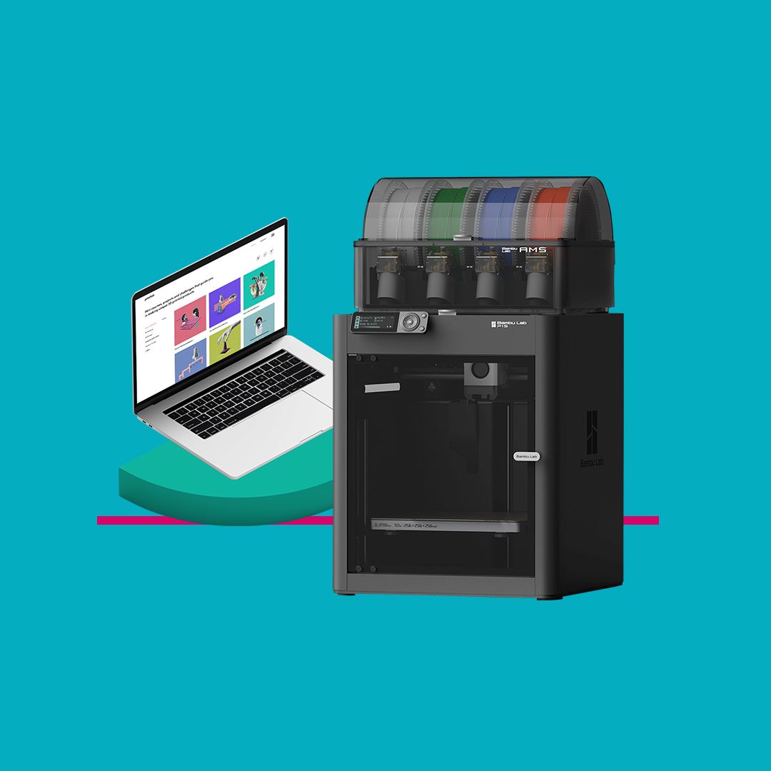 Bambu Lab P1S Combo 3D printer beside a laptop displaying the PrintLab 3D printing curriculum.